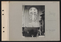 Baugy. L'église : un vitrail