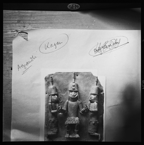 Tirages et portraits divers (dont une reproduction d'un bas relief de bronze du Bénin)