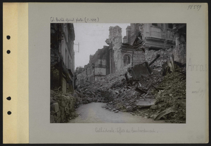 Arras. Cathédrale. Effets du bombardement