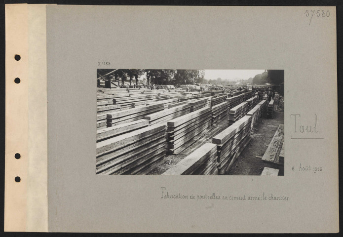 Toul. Fabrication de poutrelles en ciment armé ; le chantier