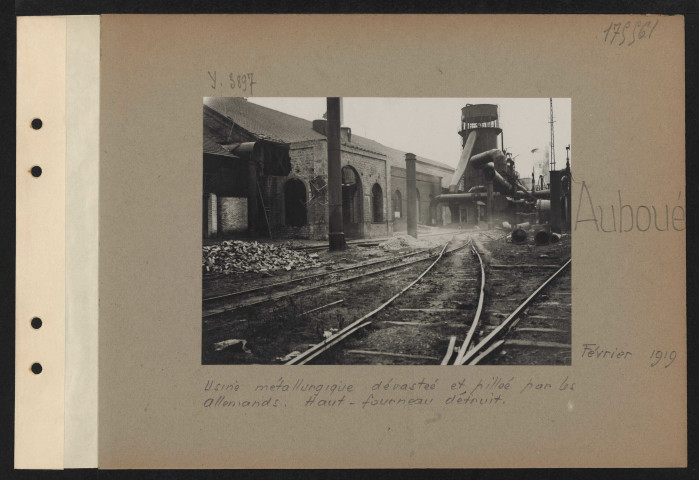 Auboué. Usine métallurgique dévastée et pillée par les Allemands. Haut-fourneau détruit