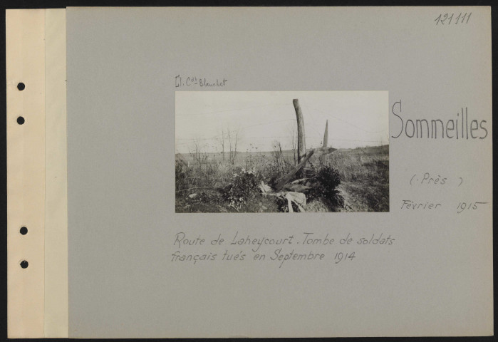 Sommeilles (près). Route de Laheycourt. Tombe de soldats français tués en septembre 1914