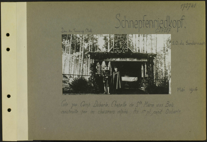 Schnepfenriedkopf (Sud-ouest de Sondernach). Cote 700. Camp Dubarle. Chapelle de Sainte-Marie-aux-Bois construite par les chasseurs alpins. Au premier plan, capitaine Dubarle