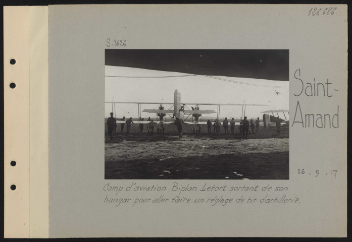 Saint-Amand. Camp d'aviation. Biplan Letort sortant de son hangar pour aller faire un réglage de tir d'artillerie
