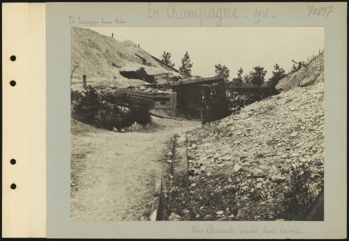 En Champagne. Abris allemands creusés dans la craie