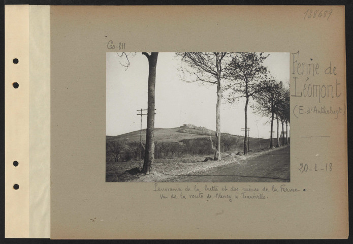 Ferme de Léomont (est d'Anthelupt). Panorama de la butte et des ruines de la ferme. Vu de la route de Nancy à Lunéville