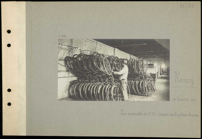 Nancy. Parc automobile du détachement d'armée de Lorraine ; magasin des bicyclettes d'armée