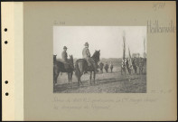 Haillainville. Revue du 166e régiment d'infanterie américaine. Le colonel Hough devant les drapeaux du régiment
