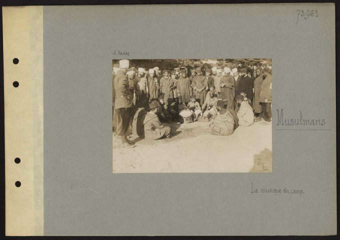 S.l. Musulmans. La musique du camp