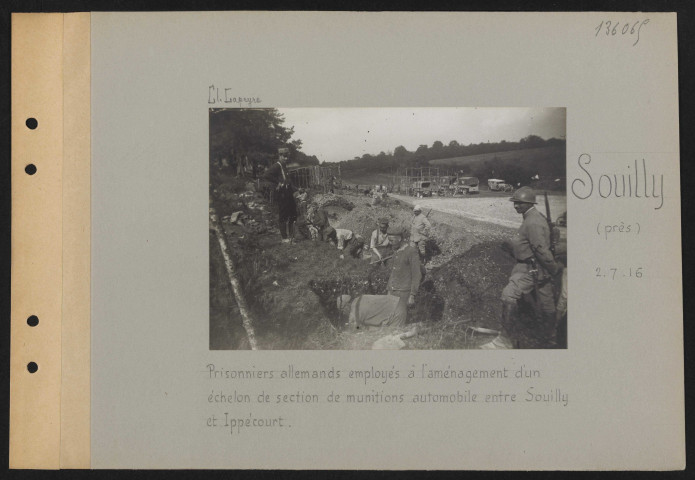 Souilly (près). Prisonniers allemands employés à l'aménagement d'un échelon de section de munitions automobile entre Souilly et Ippécourt