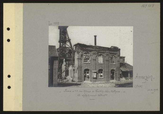 Annezin (près). Fosse n° 1 des mines de Vendin-lès-Béthune. Le chevalement détruit