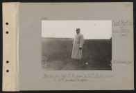 Saint-Martin-aux-Bois (près). Revue du 10e CA par le général Anthoine ; le général pendant le défilé
