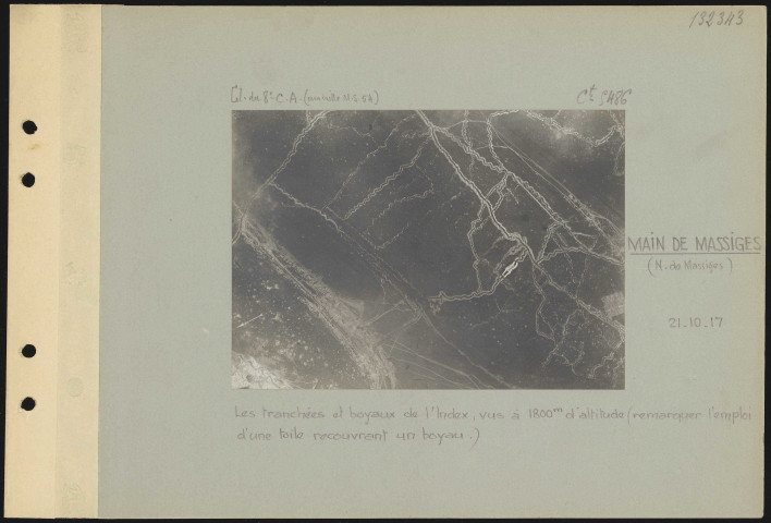 Main de Massiges (nord de Massiges). Les tranchées et boyaux de l'Index, vus à 1800 m d'altitude (remarquer l'emploi d'une toile recouvrant un boyau)
