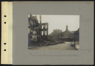 Arras. Place de la Gare et maisons bombardées
