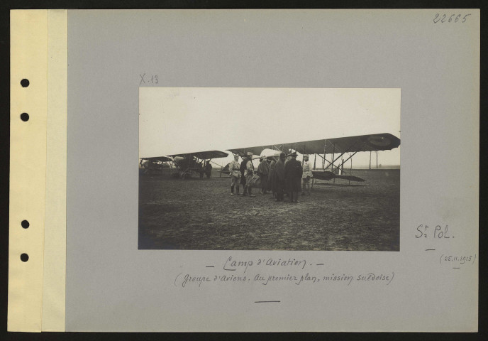 Saint-Pol. Camp d'aviation. Groupe d'avions. Au premier plan, mission suédoise