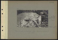 Linde (près). Poste de ballon d'observation belge. Aérostiers creusant un abri