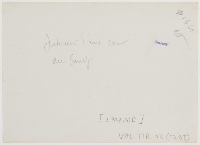 [Camp de Jouguet]. Intérieur d'une cour du camp