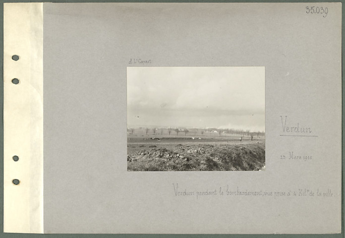 Verdun. Verdun pendant le bombardement ; vue prise à 4 kilomètres de la ville