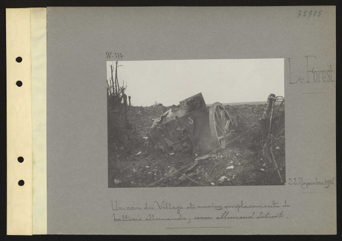 Le Forest. Un coin du village et ancien emplacement de batterie allemande ; canon allemand détruit