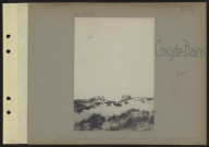 Coxyde-Bains. Les dunes. Dans le ciel, à gauche, avion revenant d'une reconnaissance