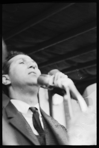 Meeting public à Alger Tous unis pour la construction avec un discours de Ben Bella (suite)