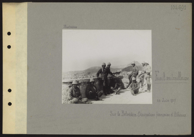 Athènes (Grèce). Fusil-mitrailleuse sur le belvédère. Occupation française