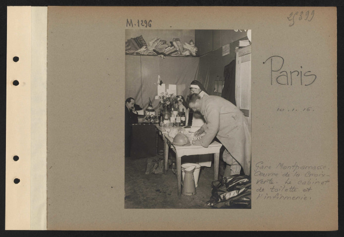 Paris. Gare Montparnasse. Œuvre de la Croix-Verte. Le cabinet de toilette et l'infirmerie