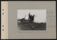 Beaulieu-les-Fontaines (près). Labourage du terrain reconquis ; tracteur conduit par un soldat