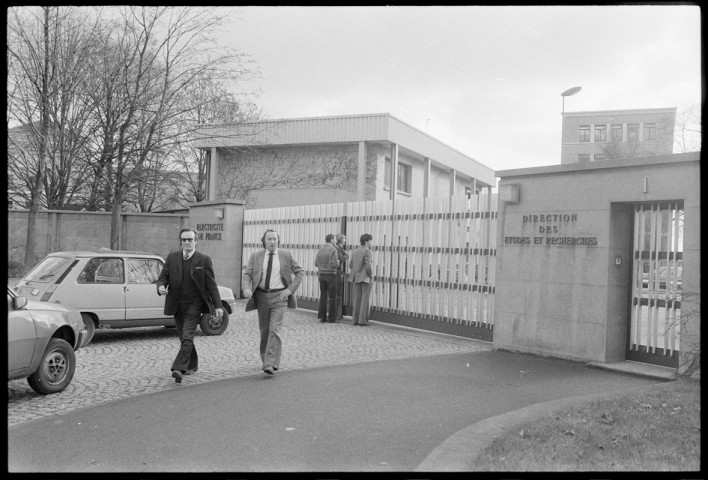 Le comité Plogoff occupe l'unité de recherches à Clamart