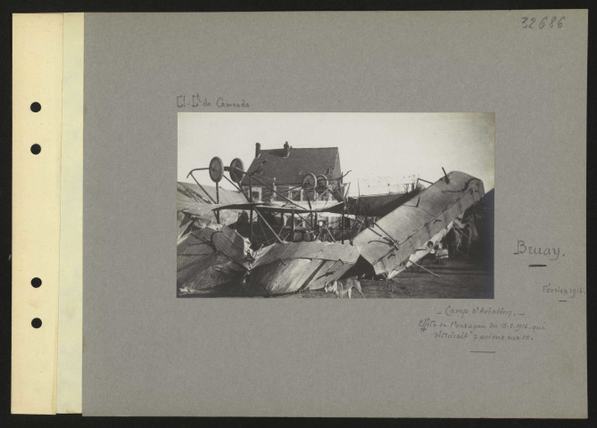 Bruay. Camp d'aviation. Effets de l'ouragan du 15.2.1916 qui détruisit 7 avions sur 10