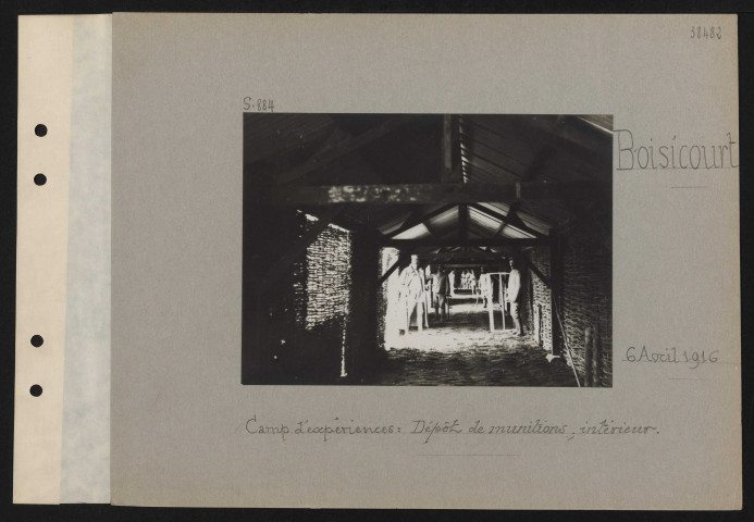 Boisicourt. Camp d'expériences : dépôt de munitions ; intérieur