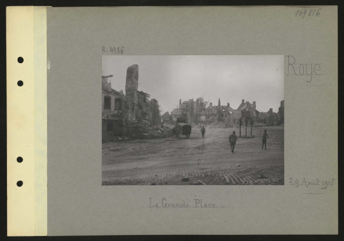 Roye. La grande place
