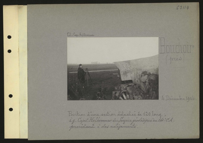 Bouchoir (près). Position d'une section détachée de 120 long ; à gauche capitaine Helbronner du service géodésique du 14e C.A. procédant à des relèvements