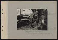 Laverrière. Expériences de motoculture : tracteur agricole de Mesnay ; la roue motrice