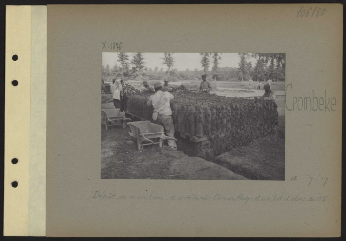Crombeke. Dépôt de munitions d'artillerie. Camouflage d'un lot d'obus de 155