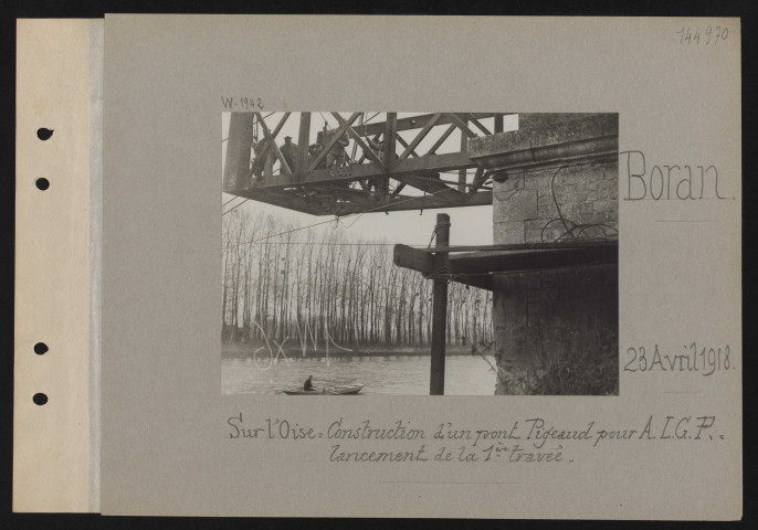 Boran. Sur l'Oise : construction d'un pont Pigeaud pour ALGP : lancement de la première travée