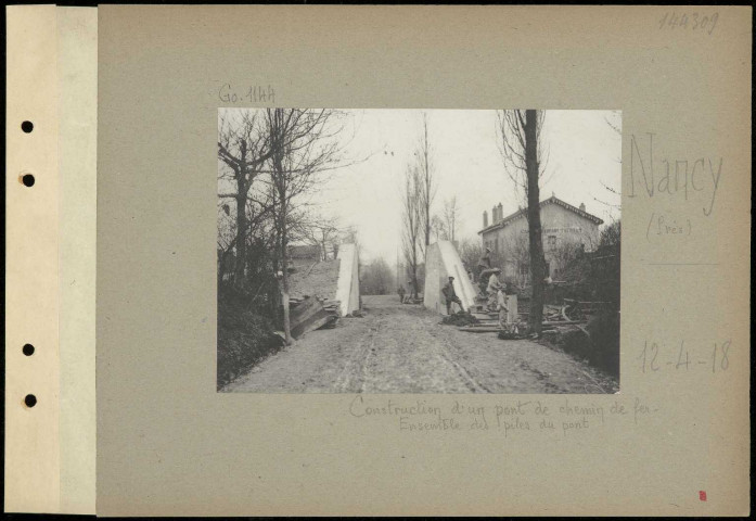 Nancy (près). Construction d'un pont de chemin de fer. Ensemble des piles du pont