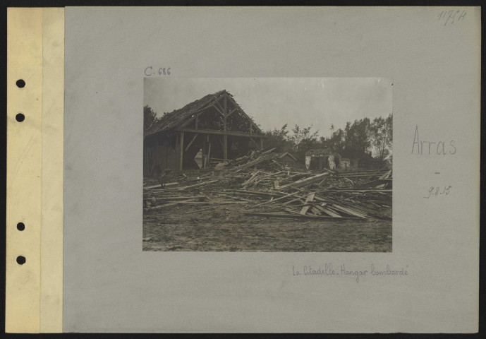 Arras. La citadelle. Hangar bombardé