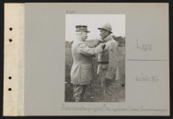 Lagny. Remise de décorations par le général Pétain : le général décore le lieutenant aviateur d'Harcourt de la croix de guerre