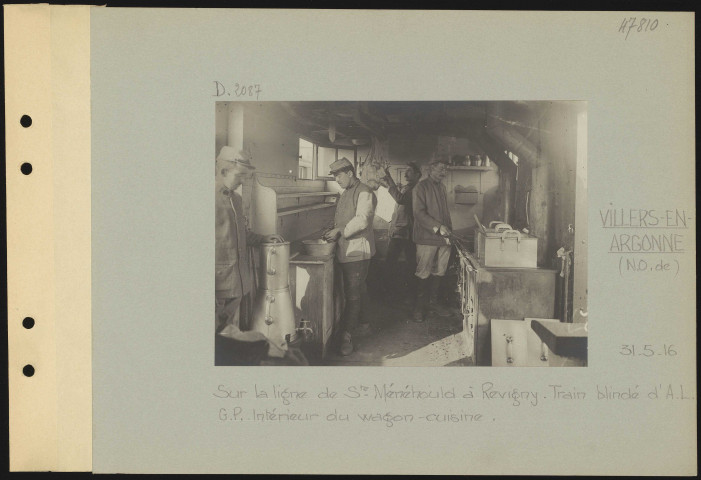 Villers-en-Argonne (nord-ouest de). Sur la ligne de Sainte-Menehould è Revigny. Train blindé d'artillerie lourde à grande puissance. Intérieur du wagon-cuisine