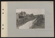 Pont-l'Évêque. Les bords du canal : pont détruit