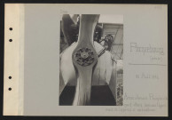 Ricquebourg (près de). Avion allemand Rumpler numéro 4 ayant atterri dans nos lignes : avant de l'appareil et mitrailleuse