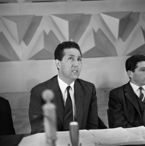 Conférence de presse de Ben Bella à la R.T.A. (radio télévision algérienne)