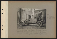 Paris. Maison Bréguet, rue Didot. Automobile photo-électrique avec projecteur de 60 centimètres Bréguet-Renault modèle 1915 (montage de fortune)