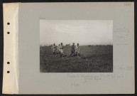 Croutoy (près). Remise de décorations aux 9e été 11e RI par le général Fayolle