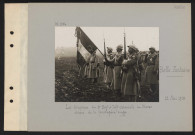 Belle-Fontaine. Le drapeau du premier régiment coloniale du Maroc décoré de la fourragère rouge