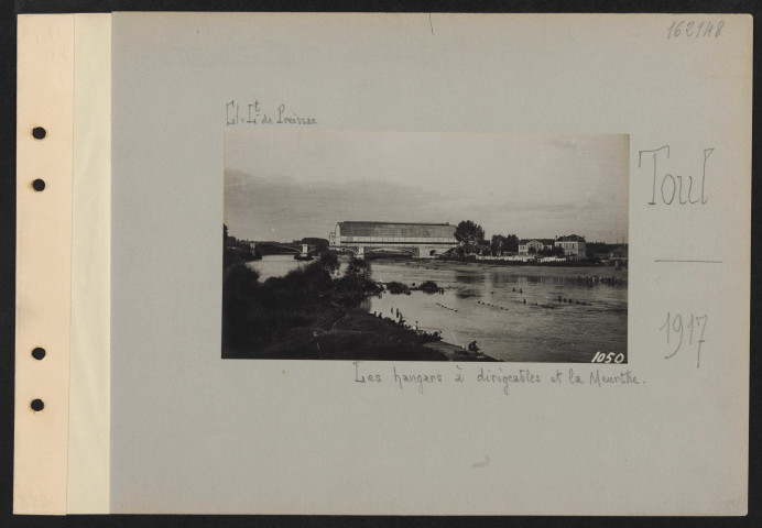 Toul. Les hangars à dirigeables et la Meurthe