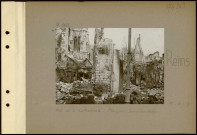 Reims. Près de la cathédrale. Maisons bombardées