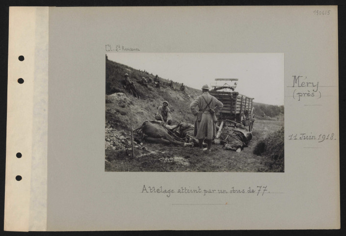 Méry (près). Attelage atteint par un obus de 77
