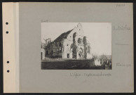 Autrêches. L'église : façade principale et porche